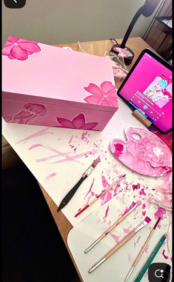 Boîte à mouchoir ou caisse personnalisée — Gouache 작가: Lola Petit, Meaux