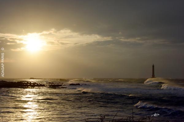 Coucher de soleil sur le phare de Goury Cap de la Hague — Photographie numérique par Christian Ragaine, Cherbourg en Cotentin